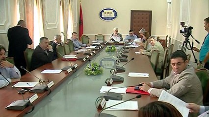 BIZNESI I VOGEL PAGUAN TAKSAT E LARTA, RRITJA PRANOHET NGA VETE MINISTRIA E FINANCAVE