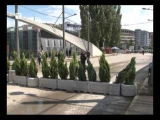 BARRIKADAT NE MITROVICE NUK KA MARREVESHJE POR SHUME SHPEJT DO TE VEPROJE LIGJI NE VERI LAJM