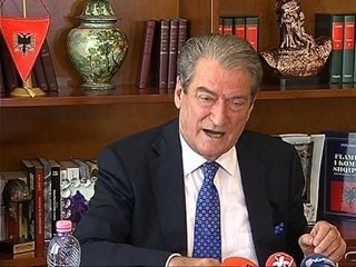 BERISHA ANALIZON "RAMEN" "INSTITUCIONET SHTETERORE JANE KAPUR NGA KRIMI DHE MAFIA" LAJM