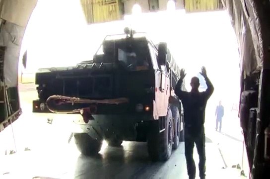 ЗРК С-400 заступил на боевое дежурство по противовоздушной обороне на авиабазе Хмеймим
