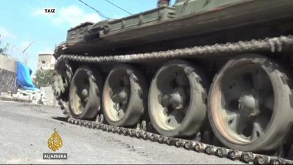 Houthis fighters accused of blocking aid in Yemen