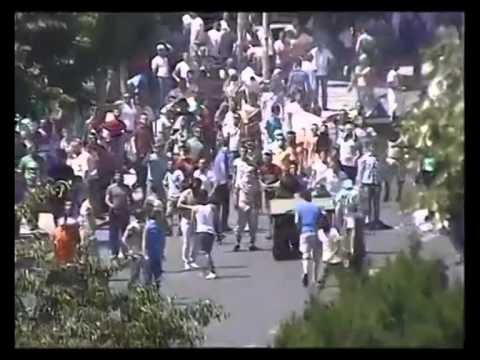 SERISH PROTESTE SHQIPTARET E MAQEDONISE PERSERI NE RRUGE KUNDER RASTIT MONSTRA LAJM
