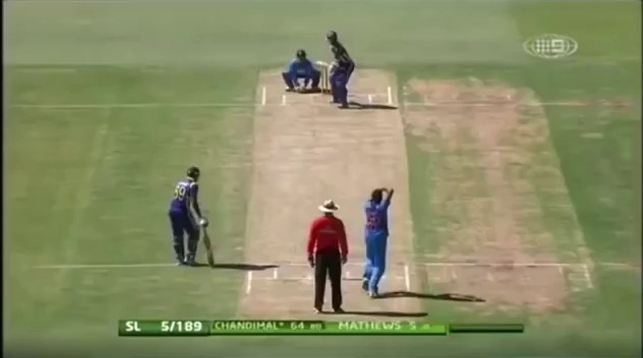 Dhoni's stylish stumping