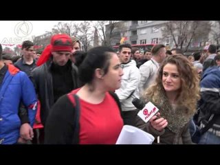 Nxënësit e shkollave të mesme realizuan ‘Marshin e flamurit’
