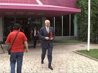 GRUPI I PS,MBLEDHJA E FUNDIT DISKUTOHET SJELLA E 4 DEPUTETEVE QE IKEN NGA PARLAMENTI LAJM
