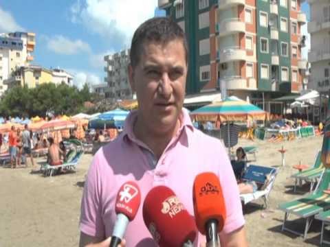 LIROHEN PLAZHET POLICIA BASHKIAKE NE DURRES HEQ CADRAT E SHEZLOGNET NE BREGDET LAJM