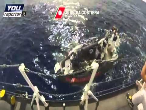 MARINA ITALIANE SHPETON GJATE FUNDJAVES AFRO 2500 KLANDESTINE NGA MBYTJA LAJM