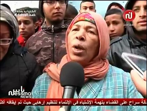 رسالة قويّة لوالدة الشهيد عمر الخيّاطي من أمام منزل الارهابي منفذ العملية الارهابية بشارع محمد الخامس