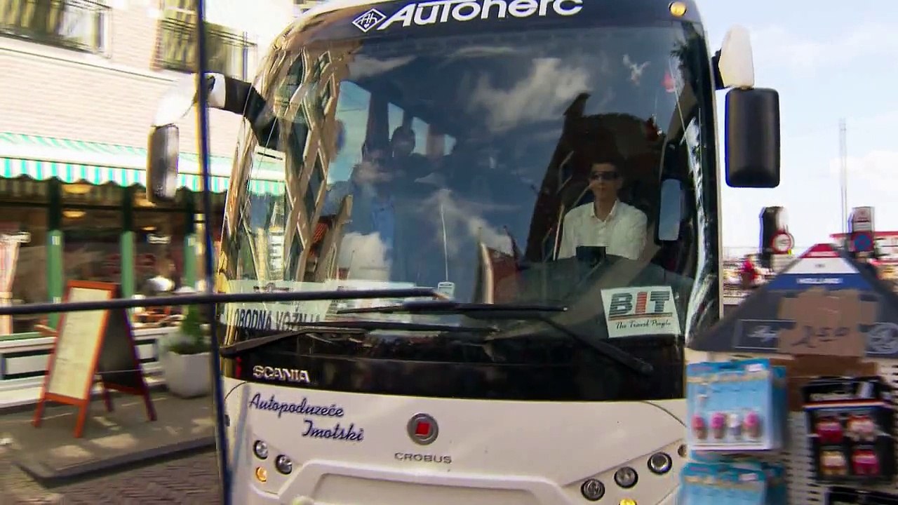 Chantal Blijft Slapen bij Kees Tol in Volendam