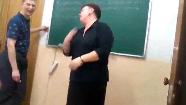 Студент первый раз пришел на пару за весь год_)