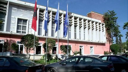 AKUZAT E PD PER ISUFAJ-N, REAGON MINISTRIA E ARSIMIT