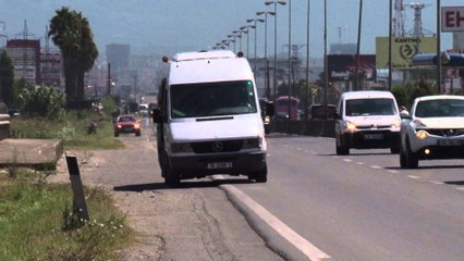 FURGONAT BEJNE LIGJIN NE AUTOSTRADEN TIRANE - DURRES