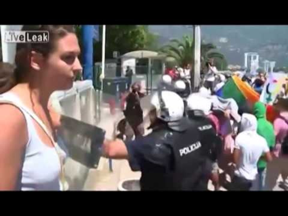 OPOZITA NE MALIN E ZI BEN PROTESTA KUNDER MARTESAVE BRENDA TE NJEJTIT SEKS LAJM