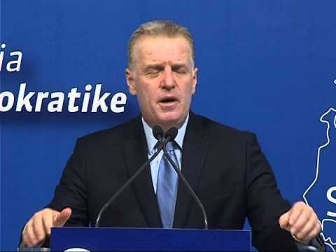 PARTIA DEMOKRATIKE REAGON DUKE THENE SE KRYEMINISTRI NUK U PERGJIGJ PER SKANDALET LAJM