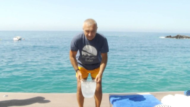Meta pranon sfidën me kovën e akullt, nominon Berishën - Top Channel Albania - News - Lajme