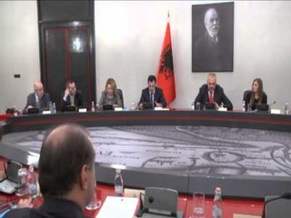 DEPUTETI I PD NOKA DENONCON PUNESIMIN E NJE PERSONI ME PRECEDENTE NE ADMINISTRATE LAJM mpg