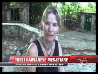 Turi i karvanëve mesjetarë, të huajt mbi kuaj njohin Gjirokastrën - News, Lajme - Vizion Plus