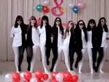 Estas 8 Chicas Empiezan A Bailar, Pero Miren Bien La Ropa Que Tienen. Ahora El Show A Fascinado A Millones