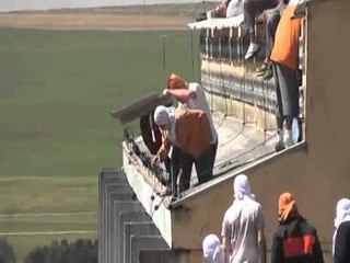 REVOLTE MAKABRE NE NJE BURG NE BRAZIL TE BURGOSURIT LINÇOJNE GARDIANET LAJM