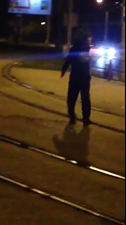 Homem correndo para parar!