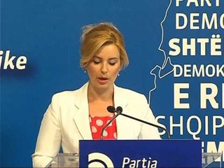DEMOKRATET AKUZOJNE QEVERINE SE PO INKRIMINON ADMINISTRATEN PUBLIKE NE ÇDO NIVEL LAJM