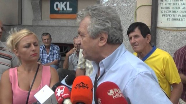 DURRES, VAZHDOJNE PROTESTAT KUNDER HEQJES SE SHATRIVANIT