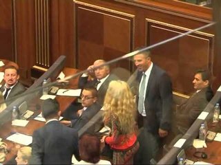 PRESIDENTJA JAHJAGA TAKIM ME PARTITE POLITIKE PER KAPERCIMIN E NGERÇIT NE KOSOVE LAJM