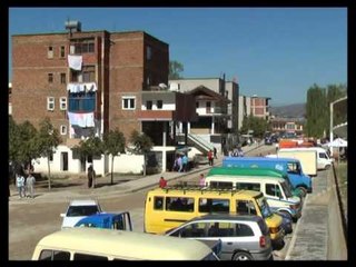 KRUME,55 VJEÇARI VDES NE TENTATIVE PER T'I HEQUR NGA DUART FEMIJEVE GRANATEN LAJM