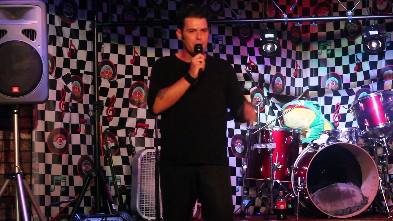 Franz Goovaerts sings 'Blue Suede Shoes' Elvis Week 2015