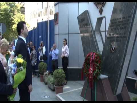 FAMILJA E POLITIKA HOMAZHE NE PERKUJTIM TE 16 VJETORIT TE VRASJES SE AZEM HAJDARIT LAJM