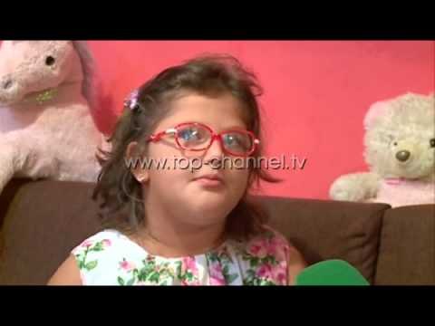 Fillimi i shkollës për Esterin, një mundësi për të dalë jashtë mureve të shtëpisë - Top Channel