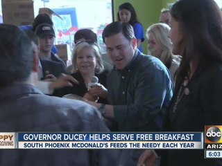 Governor helps serve Thanksgiving breakfast