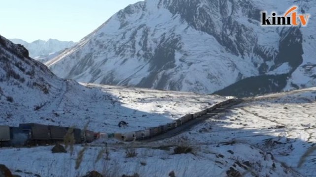 Russia retaliates with trade sanctions against Turkey