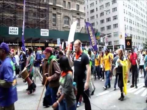 MARSHIM KUNDER NDRYSHIMEVE TE KLIMES NE NEW YORK MERR PJESE EDHE BAN KI MOON LAJM