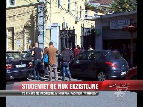 Të rinjtë në protestë. Ministria: Paditëm “Vitrinën” - News, Lajme - Vizion Plus