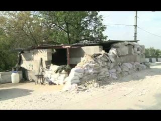 SEPARATISTET PRO RUSE NE UKRAINE SULMOJNE ME MORTAJA AEROPORTIN E DONJECKUT LAJM