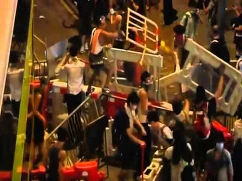 HONG KONGU PARALIZOHET NGA PROTESTAT MASIVE TE QYTETAREVE PER DEMOKRACI LAJM