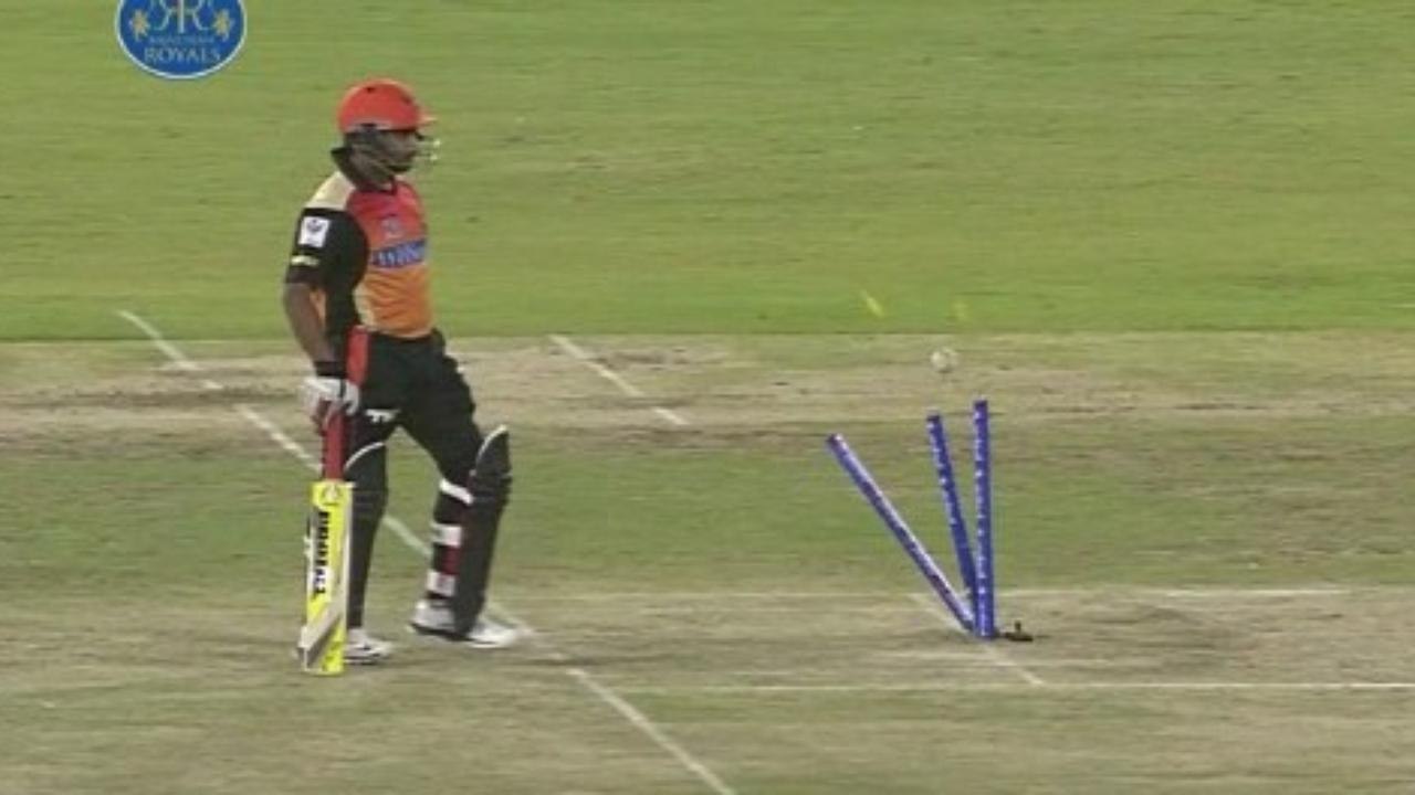 Inzamam funny HIT Wicket ever seen in cricket history - Ball vs Bat