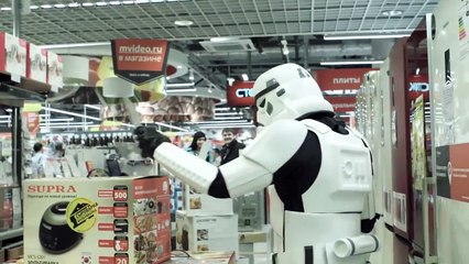 Deux Stormtroopers dans un magasin