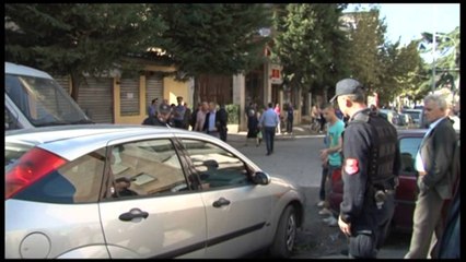 TIRANE, PRISHEN SHTESAT PA LEJE NE HAPESIRA PUBLIKE