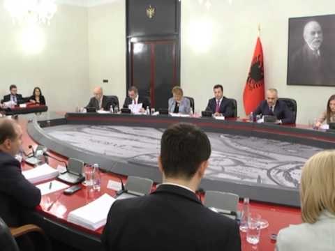 PRITET TE NDRYSHOJE LIGJI PER DISA INSTITUCIONE,BILETAT E AVIONIT JO ME TENDER LAJM