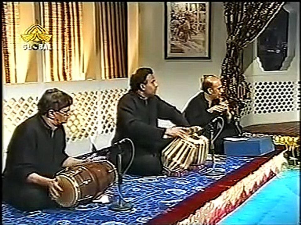 Maae Ni Main Kinun Aakhan by Iqbal Bahoo