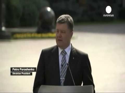 PRESIDENTI UKRAINAS POROSHENKO ANKOHET TE KANCELARJA MERKEL PER ARMEPUSHIMIN LAJM