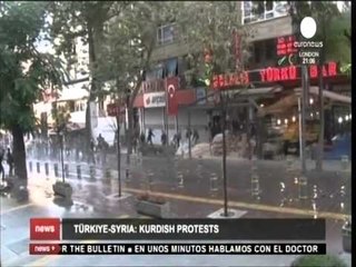 KUFIRI I TURQISE ME SIRINE VATER PERLESHJESH MES POLICISE DHE MILITANTEVE KURDE LAJM