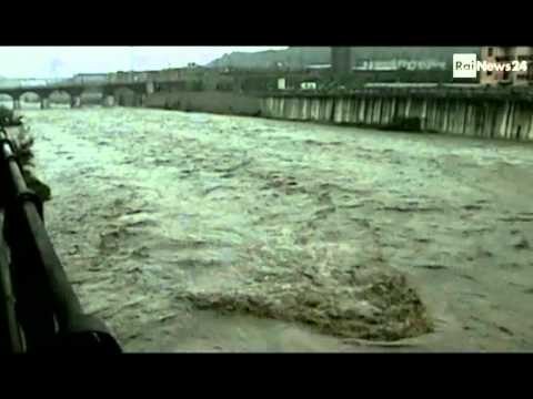 PERMBYTET ITALIA SHIRAT DHE RRESHQITJET E DHEUT SHKAKTOJNE NJE VIKTIME NE GJENOVE LAJM