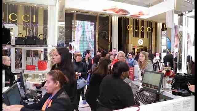 Menos multitudes y más compras por Internet en EE.UU por el Viernes Negro