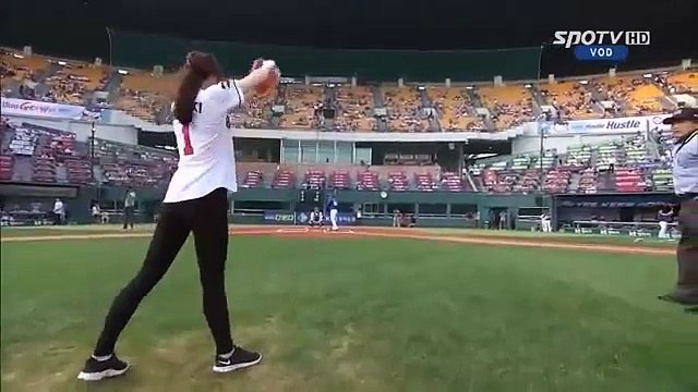 Funny videos And Jokes with beautiful girls good humor!