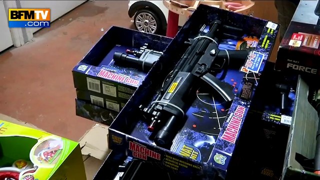 Des magasins de jouets retirent les armes factices des rayons
