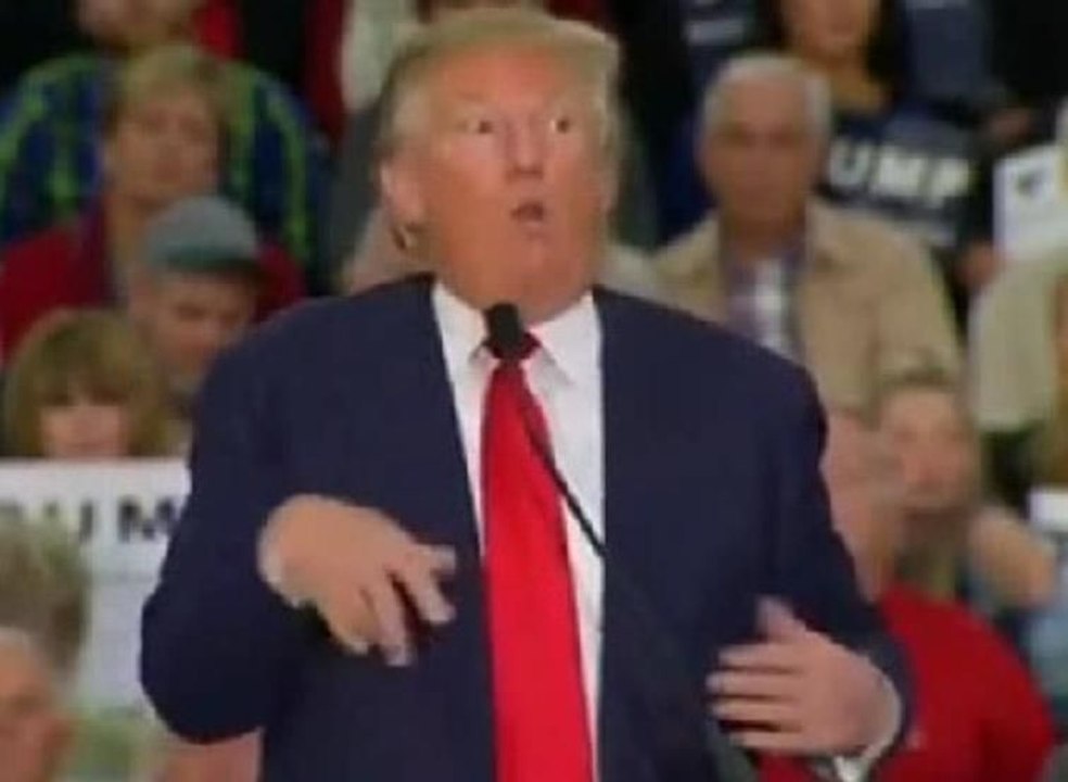 Donald Trump engelli muhabirle böyle alay etti