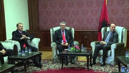 NISHANI: EKIPI KOMBETAR MBROJTI SIMBOLET KOMBETARE